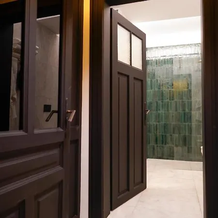Leon S Place
